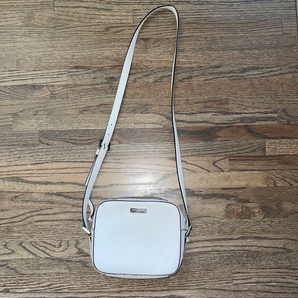 Off white Kate Spade purse, Like new, clean inside and out
